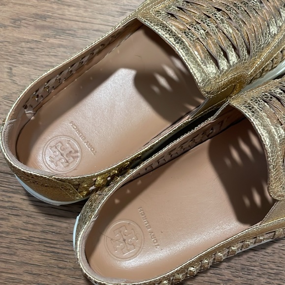 Tory Burch Gold Woven Leather Huarache Slip on Sneaker. Size 9. euc - Picture 3 of 5